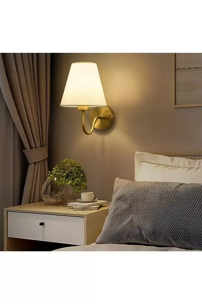 Moderne Design Wandlamp Verouderd Gouden Behuizing Crème Lampenkap Werkt Op Elektriciteit