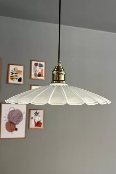 ثريا معدنية بيضاء كبيرة رياسو بمصباح زهرة التوليب، مفردة، رستيك للمقهى والمطبخ، إضاءة معلقة حديثة