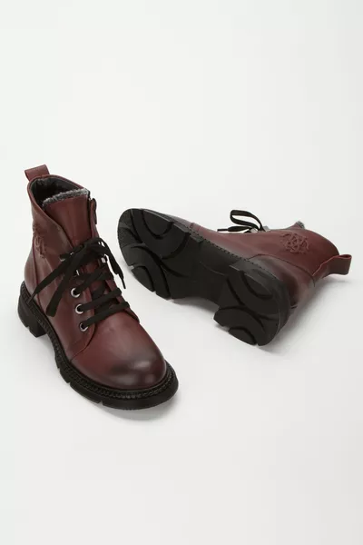 جلد طبيعي منخفض الكعب الفراء بورجوندي أحذية نسائية بريدية