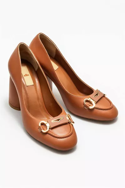 تان نسائي بكعب