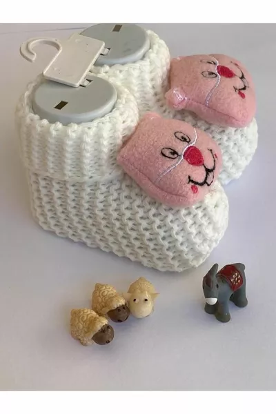 Bottines en tricot avec jouets pour bébés