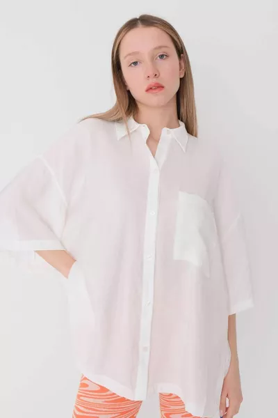 قميص كبير الحجم بجيب واحد 