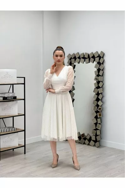 فستان متوسط الطول من قماش الدانتيل برقبة على شكل V - أبيض