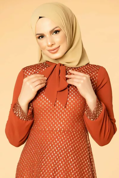 توافد فساتين سهرة الحجاب المتوهجة -  بلاط