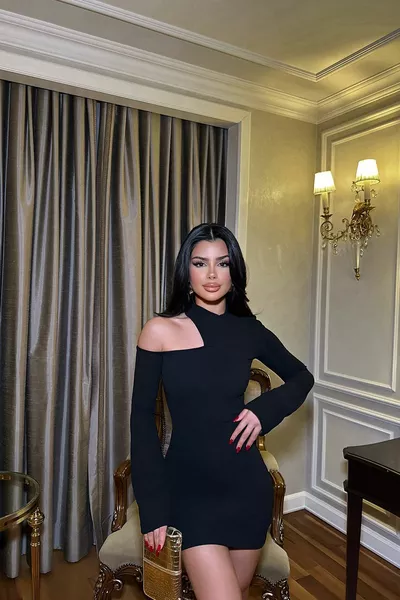 Abito a maniche lunghe con dettaglio finestra nero 