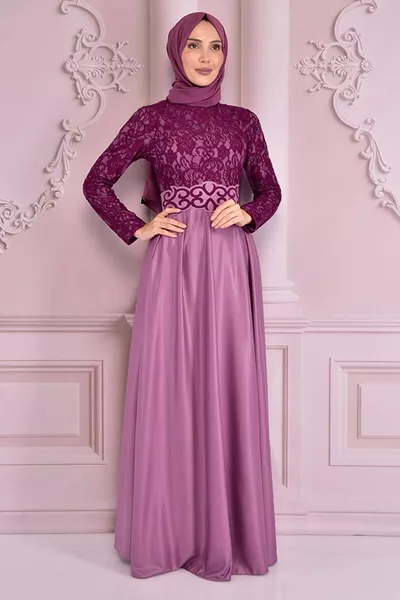 Дантела детайл вечерна рокля люляк 