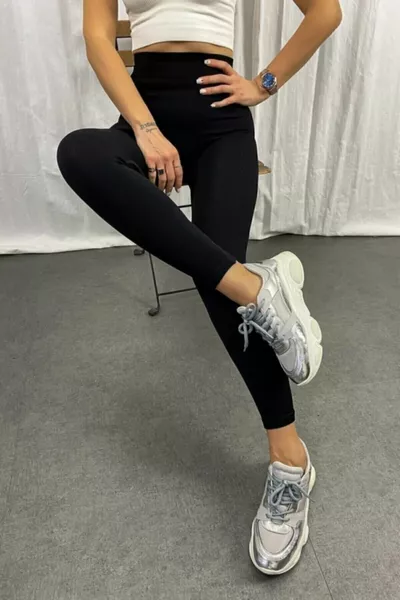 المرأة السوداء عالية الخصر سروال قصير طماق