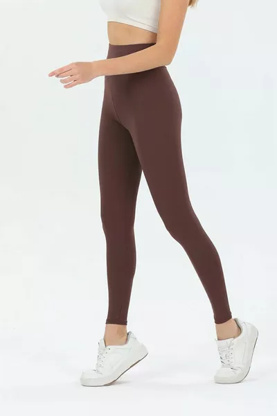 بنطال ضيق نسائي عالي الخصر بني مخطط للجسم