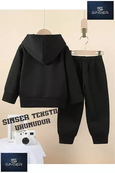 Детски спортен комплект с качулка „JAGUAR С ЩАМПА НА ЛИНИИ”