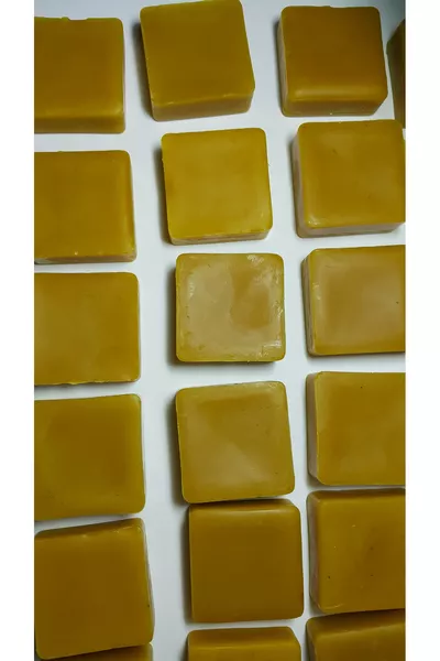  г чист пчелен восък на блокчета органичен (прецеден)