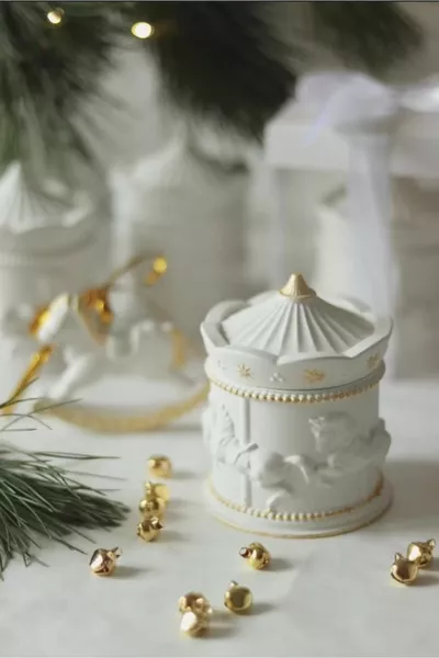 Bougeoir de manège à chevaux avec détails dorés