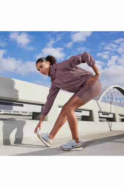 ZoomX Invincible Run 3P Staub Platin Violett