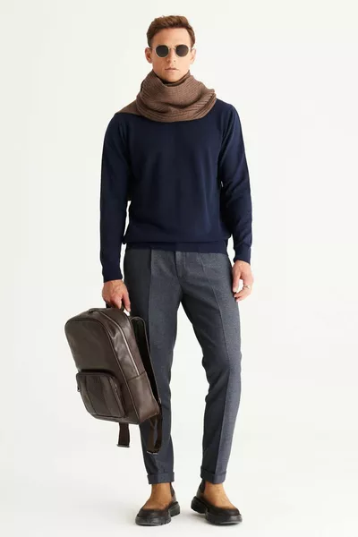 Herren Marineblau Standard Fit Normaler Schnitt Halber Rollkragenpullover aus Baumwolle aus Strick