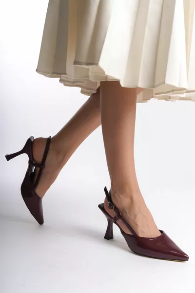 "YELDA" جلد بورجوندي لامع 9 سم إصبع قدم مدبب مفتوح مشبك مفتوح الموسم الجديد