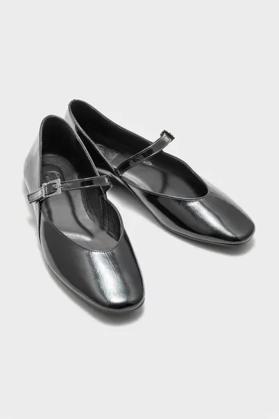 جلد أسود نسائي باليه مسطح