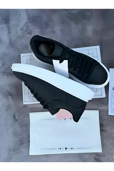 إستو لورينزو سنيكرز أسود