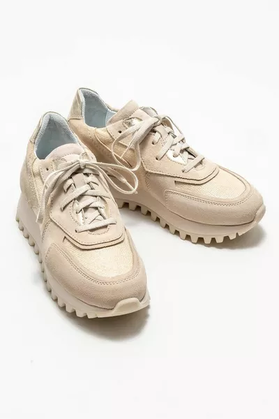 حذاء رياضي نسائي بيج