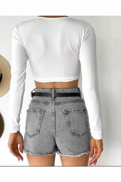 Бяла блуза с V-образно деколте