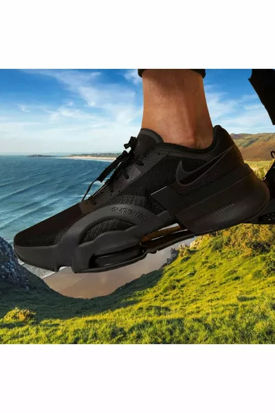 حذاء تدريب اير زوم سوبرريب 3 للرجال باللون الأسود 