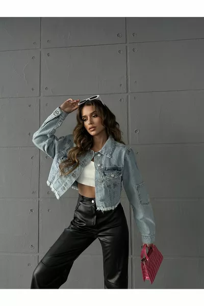 جاكيت دنيم قصير مع جيوب