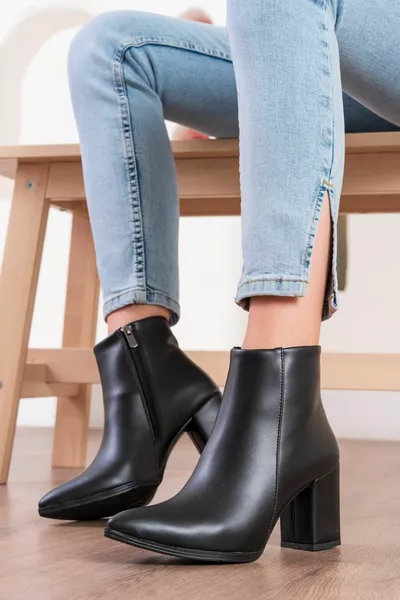 Черная кожа женские каблуки плоские остроконечные сапоги-ботинки