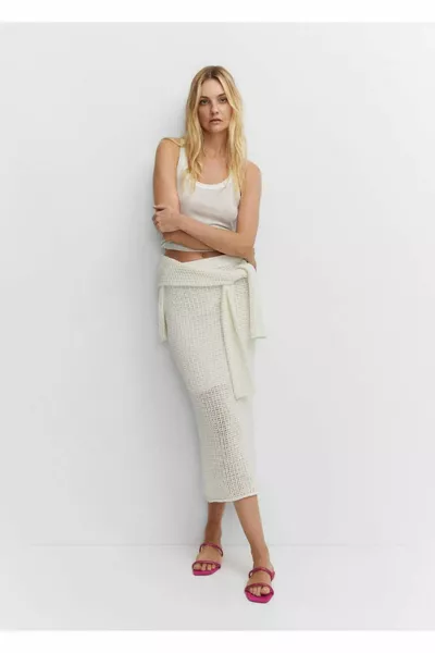 Sandalen mit Steinstickerei und Riemen