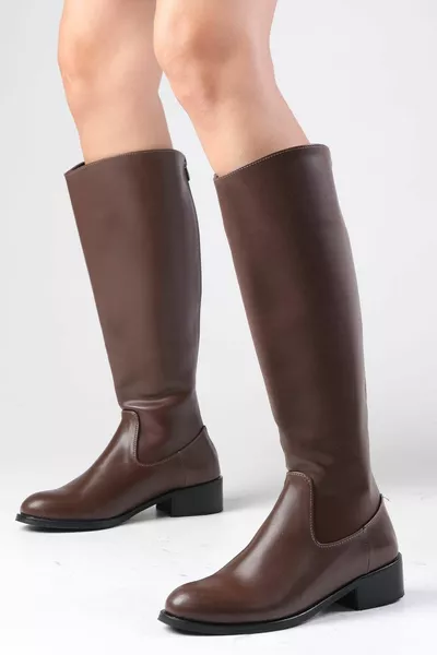 حذاء نسائي فيفيان براون بسحاب في الخلف وبطانة من الفرو الصناعي الفاخر