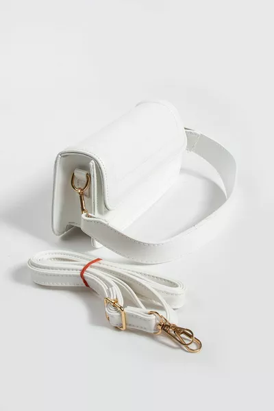 حقيبة كروس بتصميم أنيق للسيدات