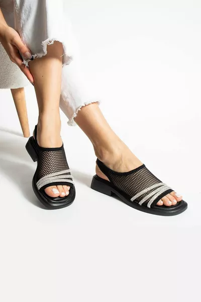 LUNA STIJLVOLLE OLIFANT ZORGVULDIG ONTWORPEN SANDALEN MET STENEN DETAILS - ZWART