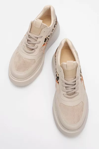 سنيكرز نسائي بنقشة باللون البيج