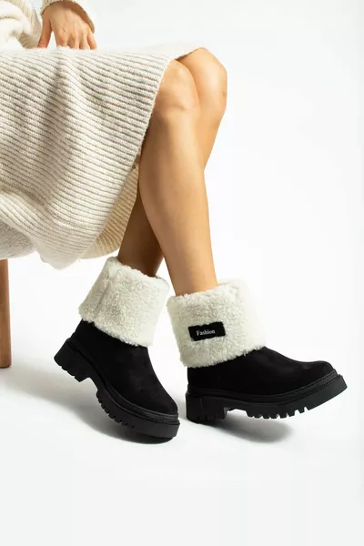 Schwarze Damenstiefel aus Wildleder