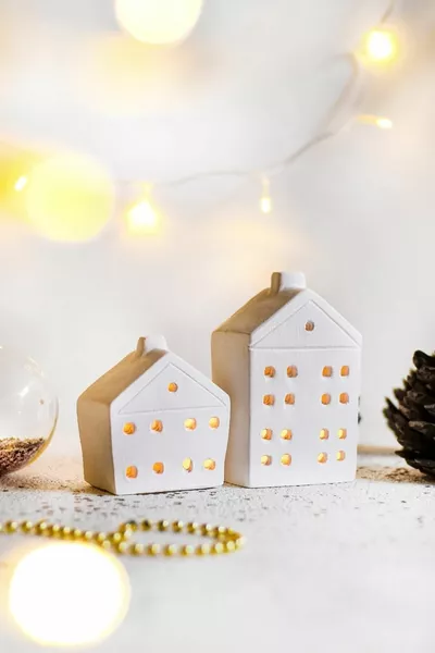 Двоен бял свещник за декорация на дома - (СВЕЩИТЕ ВКЛЮЧЕНИ)