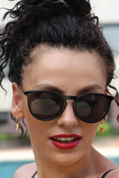 نظارات شمسية سوداء للجنسين Bh 