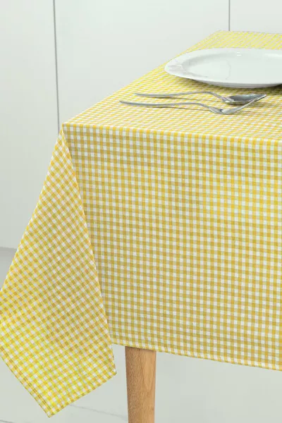 Маленькая клетчатая скатерть