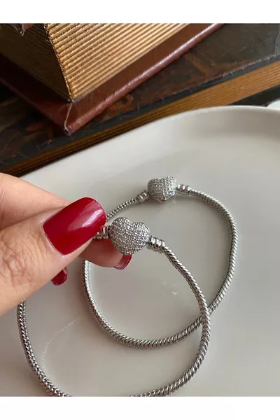 سوار باندورا مع مشبك على شكل قلب