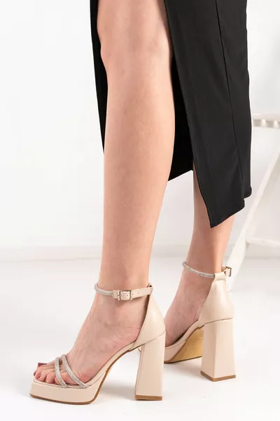 حذاء نسائي رسمية بكعب للجورب باللون البيج مرصع بالأحجار موديل 