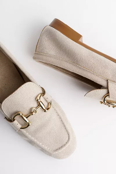 حذاء نسائي جلد برباط معدني مضمون من مونا للارتداء اليومي