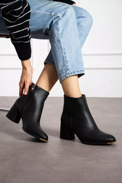 Женские комфортные ботильоны на каблуке с матовой черной молнией