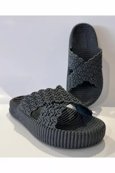 شبشب نسائي بسقف سميك مقاوم للانزلاق بمظهر منسوج للاستخدام على الأرضيات الرطبة في المنزل والشوارع