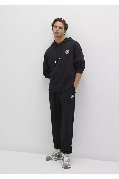 بنطال رياضي أسود بطباعة شعار MVJNS 