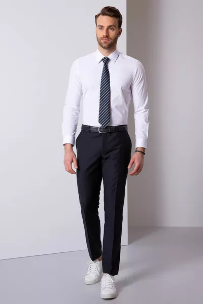 قميص أساسي أبيض سليم