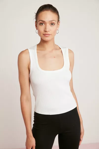Дамски потник Bıana, % памук, с релефна текстура, прилепнал модел, тънки презрамки, с кръгло деколте, бял