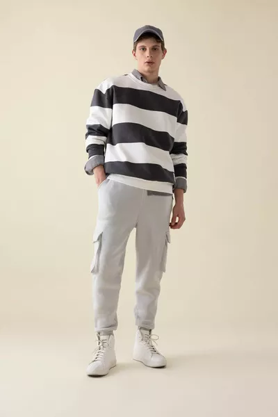 Boxy Fit Rundhals Sweatshirt mit Streifen und gewebtem Etikett AU