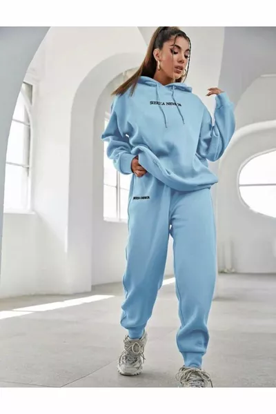 طقم رياضي نسائي بقبعة واسعة باللون الأزرق الفاتح مطبوع سييرا نيفادا