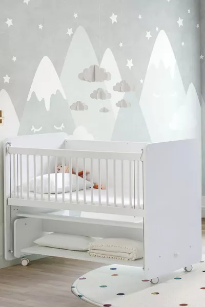 Шейкърно легло за бебе с колела и наклон за майка - Бебешко легло - Бяло - См - 