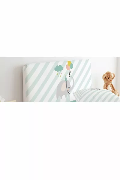 غطاء رأس السرير مخطط مع فيل وسحب وفقاعات