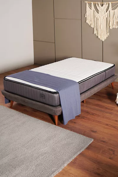 سرير رويال لوكس الأرثوپيكي مع مرتبة قابلة للإزالة ووسادة مبطنة (القاعدة والرأس غير مشمولين)