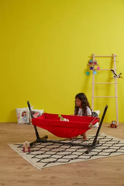 سرير أرجوحة خشبي مع حامل للأطفال (أحمر)