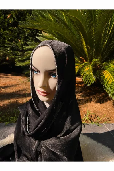شال سهرة ساتان مزين بأحجار براقة للمحجبات