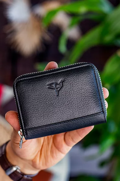 Sydney Genuine Leather Coin-Pocket RFID-Blocking Unisex Black Wallet